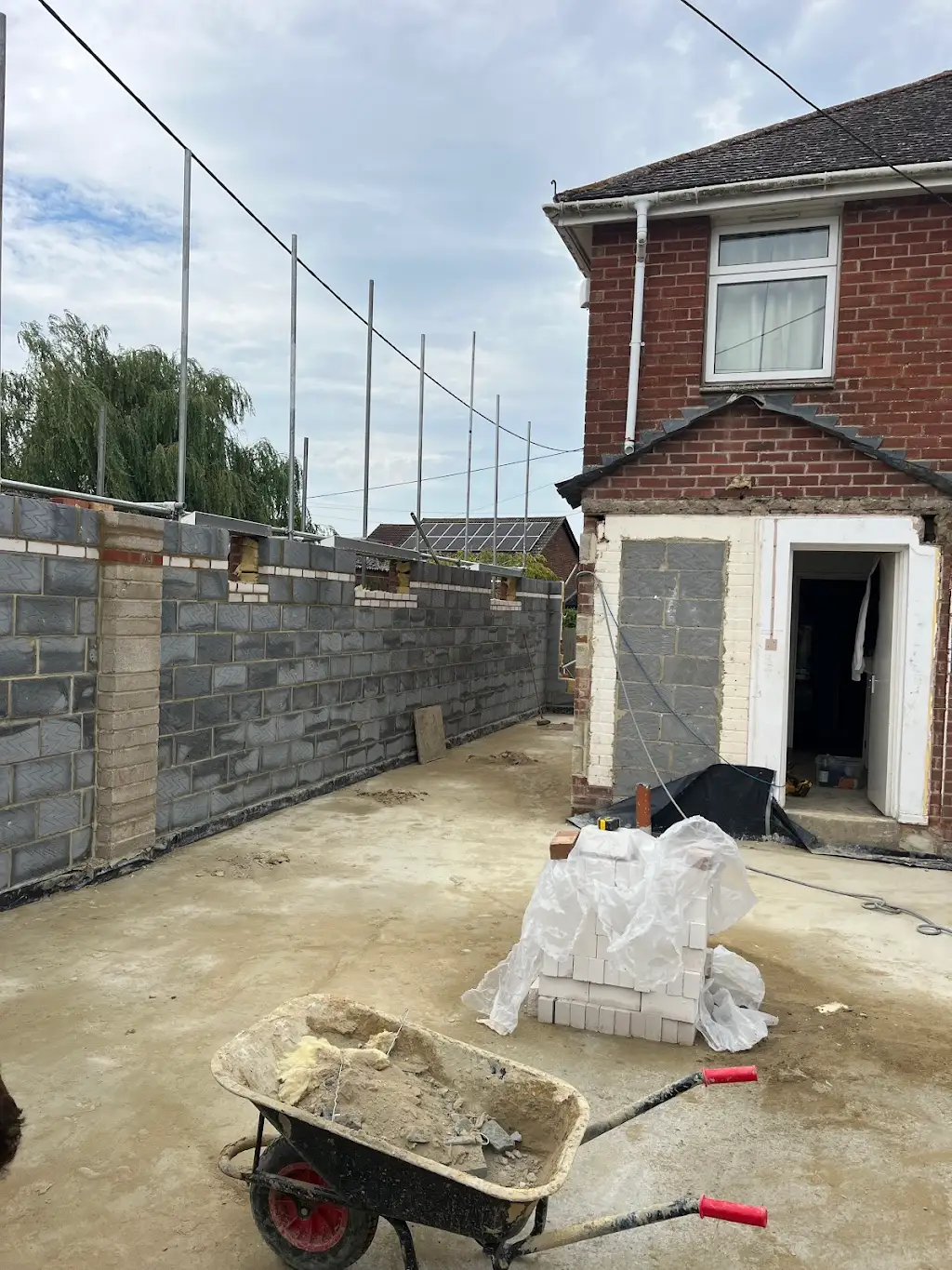 Blockwork shell laid to DPC on a wrap-around extension
