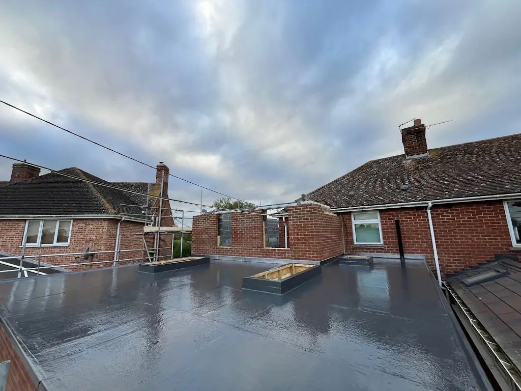 Wrap-around extension roof on an Abingdon semi